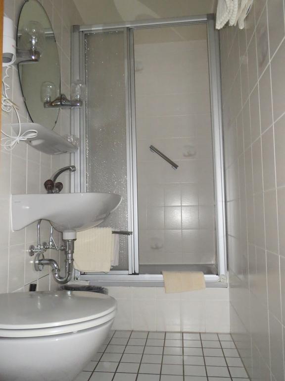 Hotel Und Gaestehaus Gute Quelle Cochem Room photo